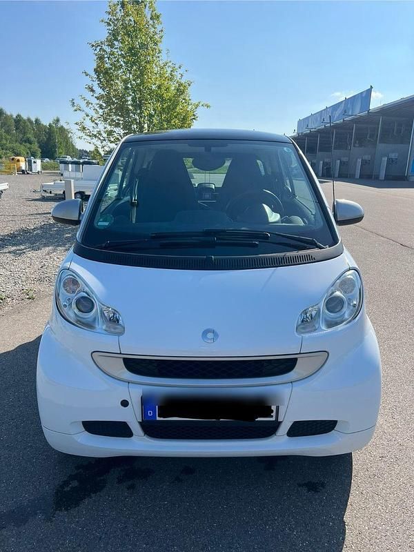 Weiß Gebraucht 2011 Smart ForTwo Coupé Passion Coupé | 3.500 € (Guter Preis) - Bild 1/4