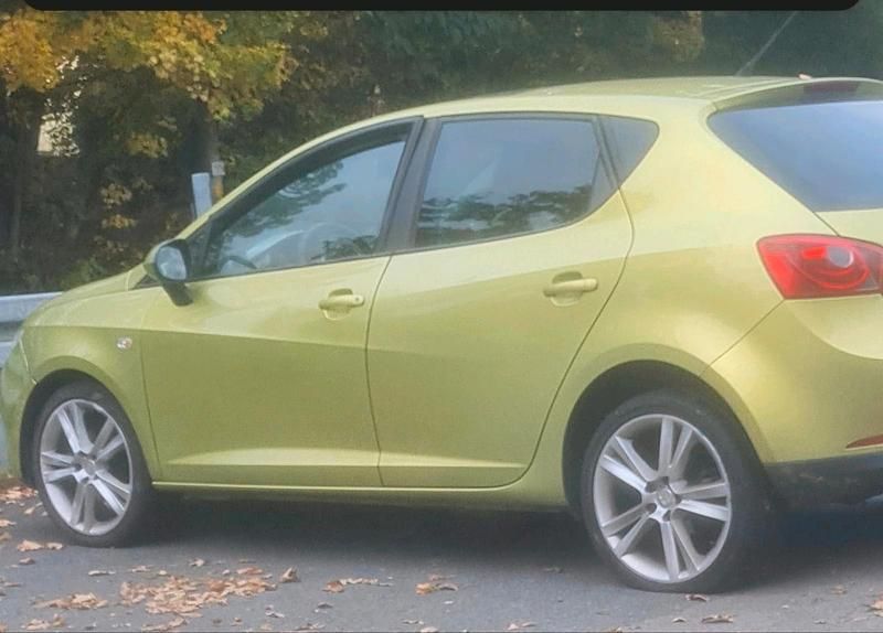 Gelb Gebraucht 2009 Seat Ibiza Limousine | 1.690 € (Superpreis) - Bild 1/4