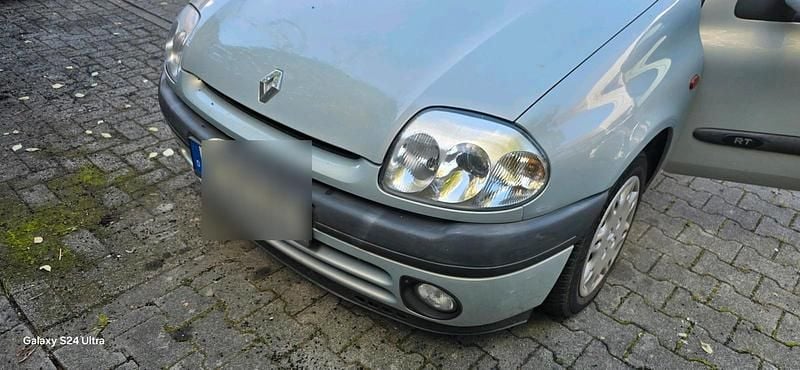 Silber Gebraucht 2001 Renault Clio II Limousine | 250 € (Superpreis) - Bild 1/4