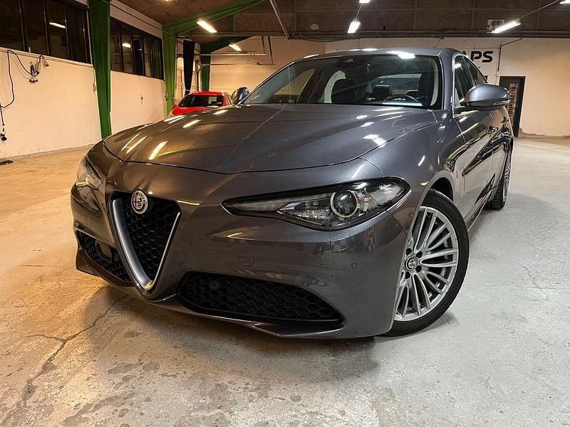 Gebraucht 2017 Alfa Romeo Giulia Super Limousine | 10.995 € (Fairer Preis) - Bild 1/4