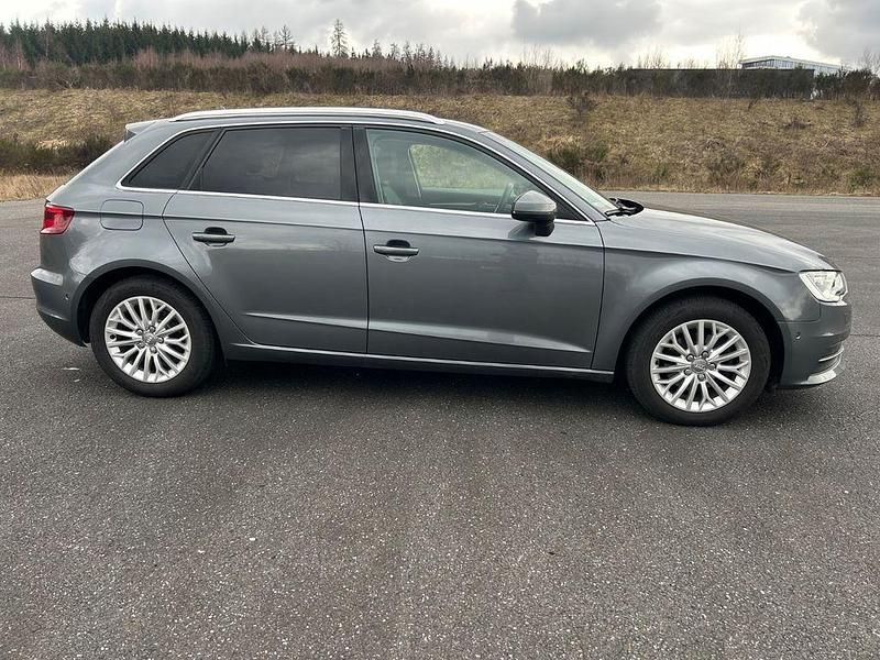 Gebraucht Audi A3 Ambiente 140 PS (102 kW) 2013 Grau Limousine