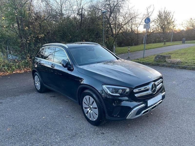 Schwarz Gebraucht 2021 Mercedes GLC220 SUV | 26.999 € (Fairer Preis) - Bild 1/4
