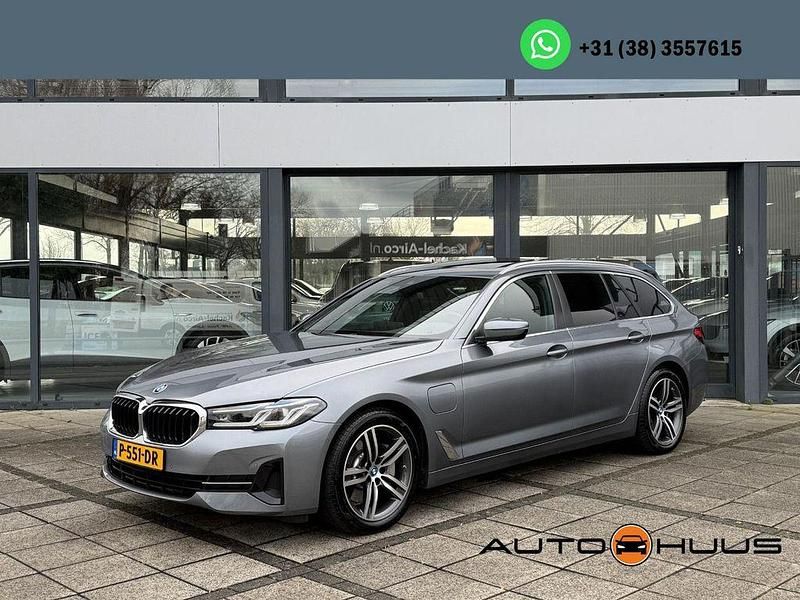Grau Gebraucht 2022 BMW 520 Efficient Dynamics Kombi | 22.850 € (Fairer Preis) - Bild 1/4