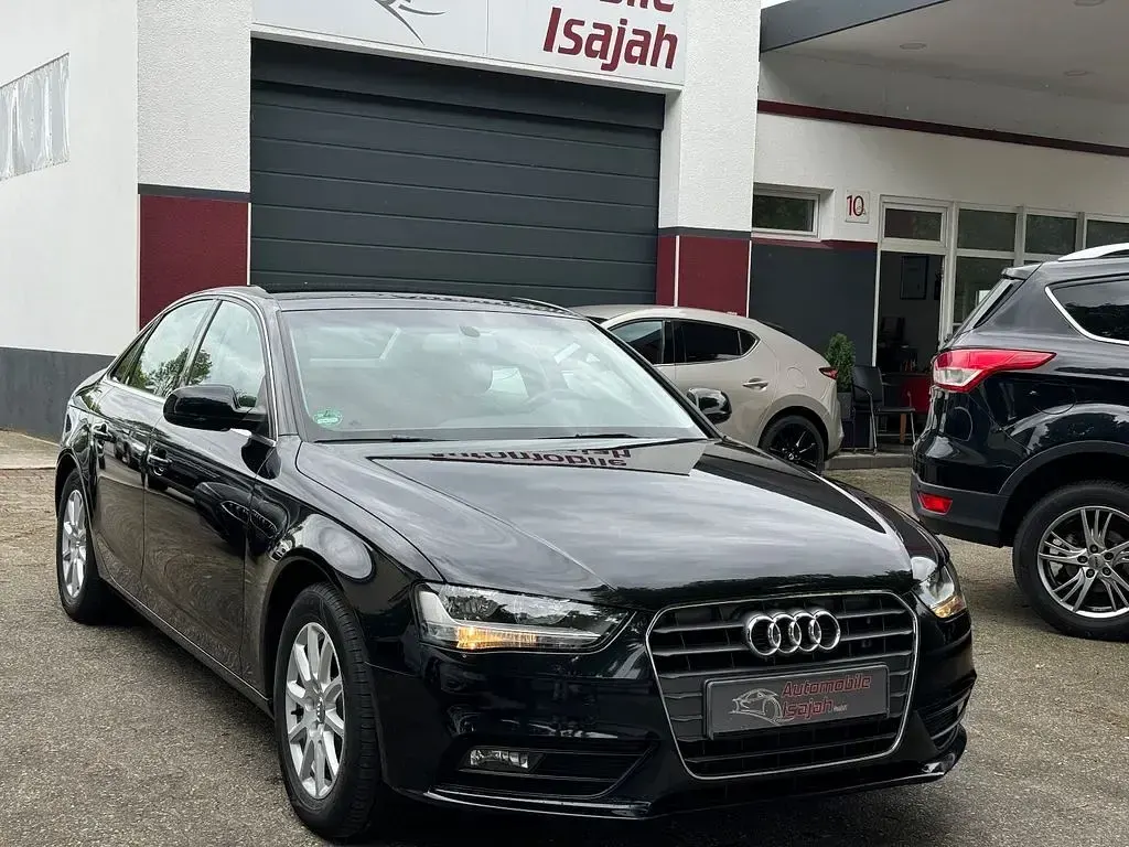 Używany Audi A4 Attraction 170 KM (125 kW) 2012 Czarny Sedan/Limuzyna