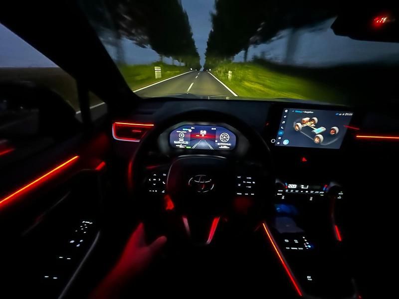 Silber Gebraucht 2024 Toyota RAV4 Hybrid Style SUV | 37.500 € (Guter Preis) - Bild 1/4