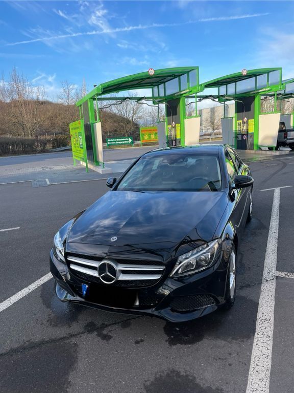 Schwarz Gebraucht 2017 Mercedes C250 Avantgarde Limousine | 22.499 € (Fairer Preis) - Bild 1/4