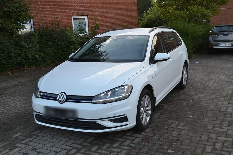 Weiß Gebraucht 2019 VW Golf VII Comfortline Kombi | 12.800 € (Superpreis) - Bild 1/4