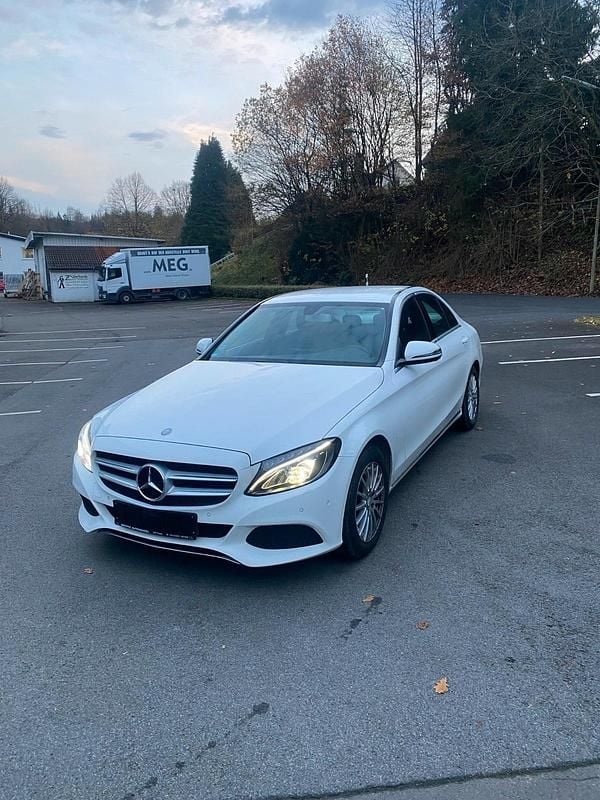 Weiß Gebraucht 2015 Mercedes C180 Limousine | 11.000 € (Guter Preis) - Bild 1/4