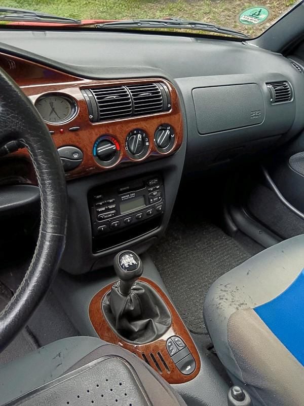 Gebraucht Ford Escort Ghia 115 PS (84 kW) 1998 Schwarz Limousine