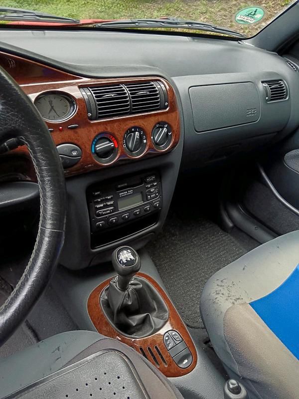 Schwarz Gebraucht 1998 Ford Escort Ghia Limousine | 2.000 € - Bild 1/4