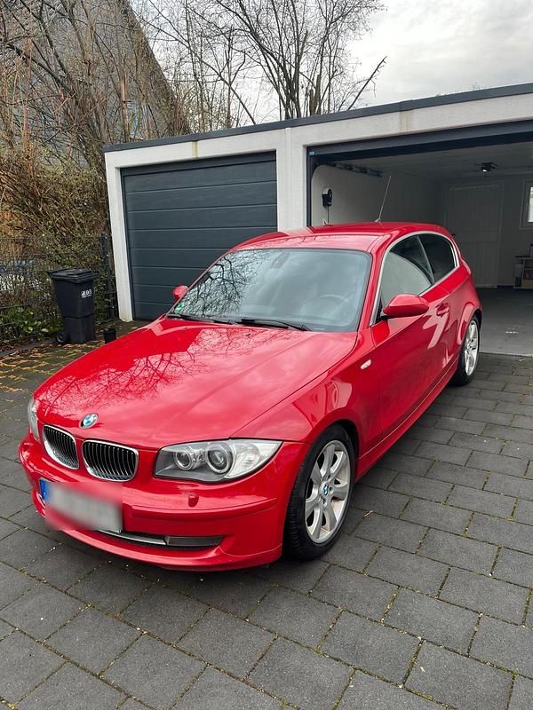 Rot Gebraucht 2009 BMW 123 Kleinwagen | 5.420 € (Guter Preis) - Bild 1/4