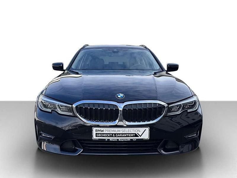 Gebraucht BMW 330e Sport Line 292 PS (214 kW) 2021 Schwarz ii uni Kombi