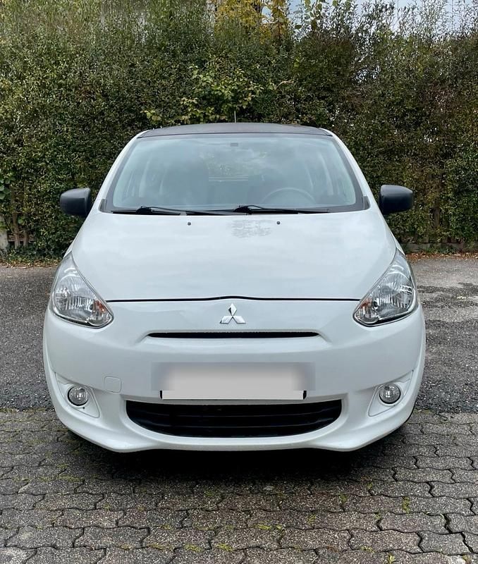 Weiß Gebraucht 2015 Mitsubishi Space Star Classic Collection Kleinwagen | 3.500 € (Guter Preis) - Bild 1/4