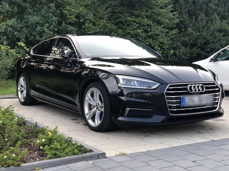 Schwarz Gebraucht 2017 Audi A5 Sportback Ambiente Kleinwagen | 21.000 € (Etwas zu teuer) - Bild 1/4