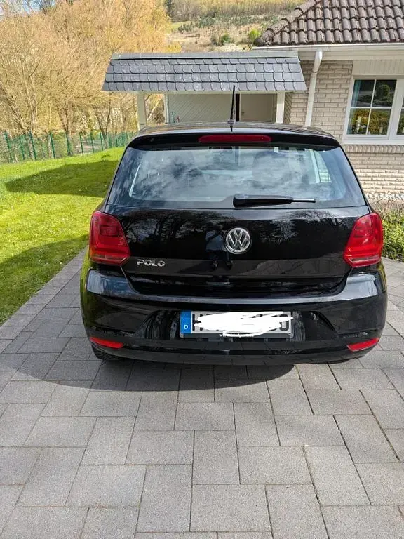 Używany VW Polo Trendline 60 KM (44 kW) 2016 Czarny Sedan/Limuzyna