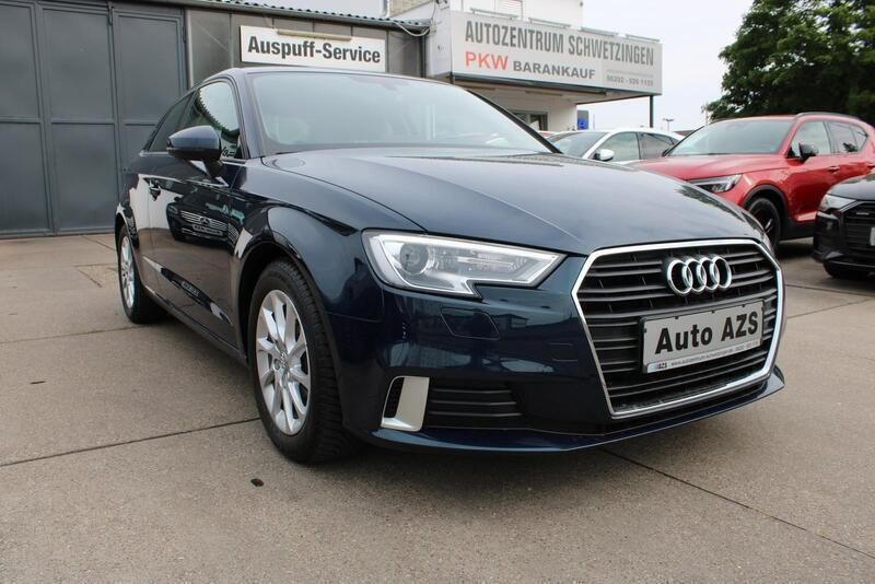 Blau Gebraucht 2017 Audi A3 Sportback Comfort Limousine | 15.950 € (Fairer Preis) - Bild 1/4