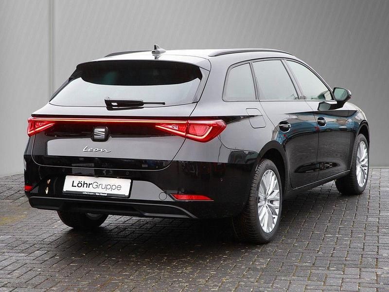 Neu Seat Leon 150 PS (110 kW) 2026 Schwarz Limousine