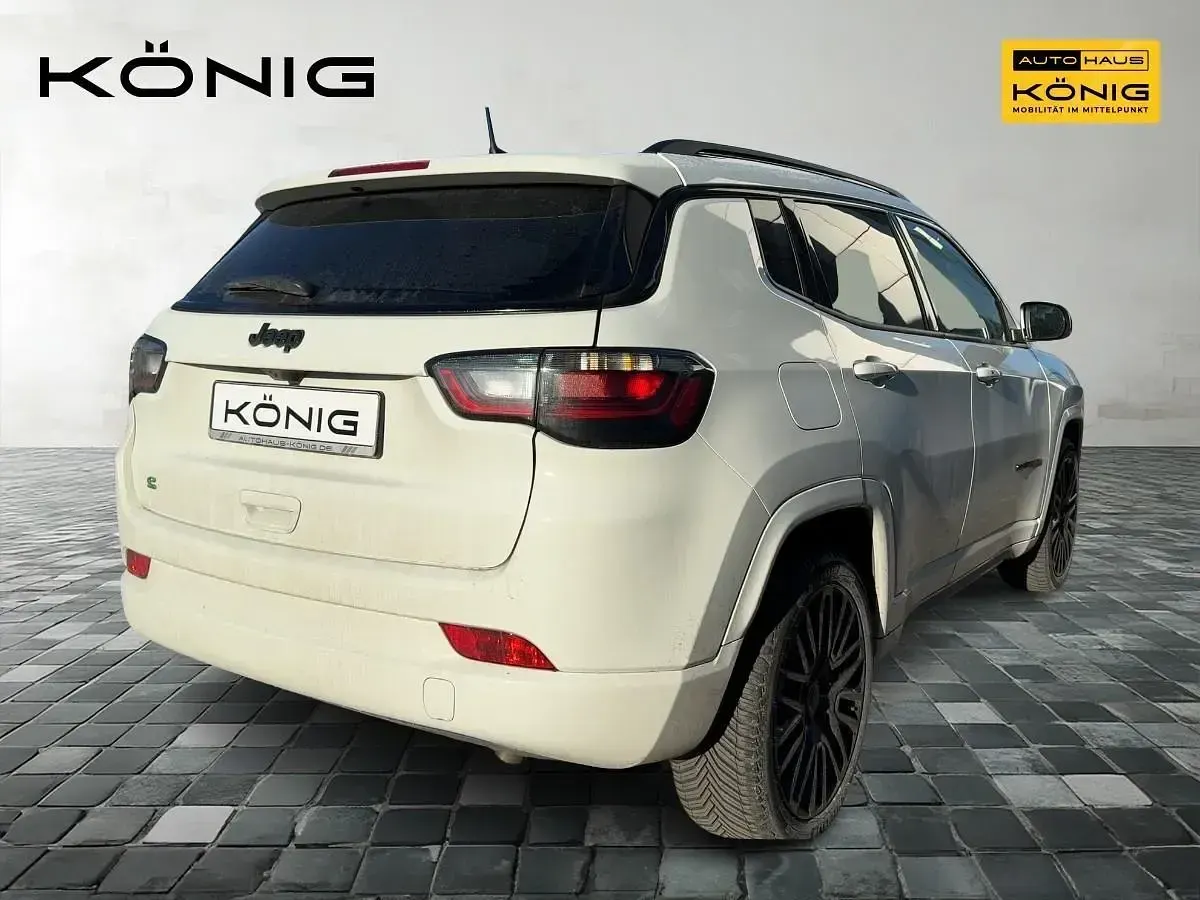 Gebraucht Jeep Compass Altitude 131 PS (96 kW) 2023 Alpine white (weiss) SUV