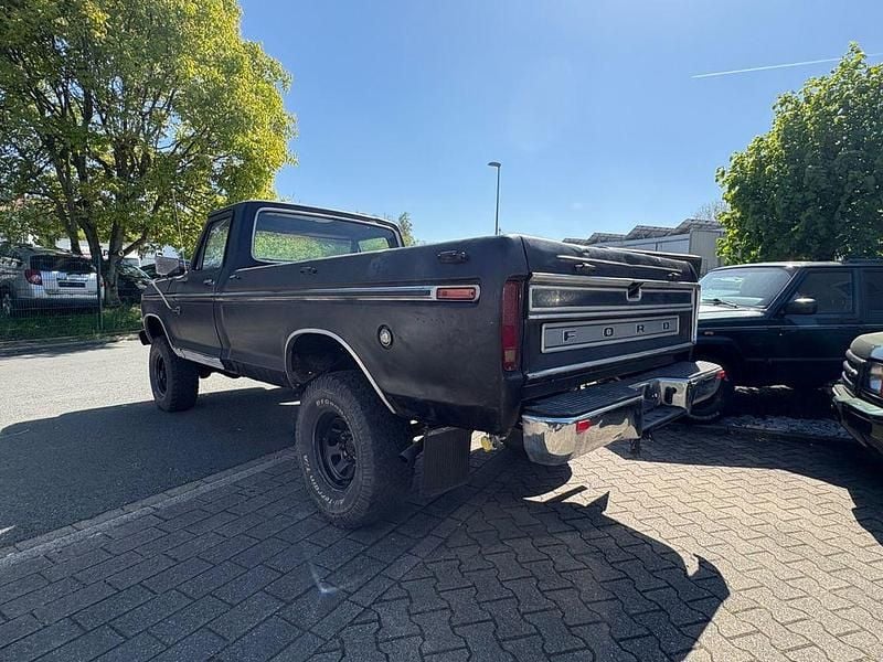 Second-hand Ford V8 200 CP (147 kW) 1976 Negru SUV