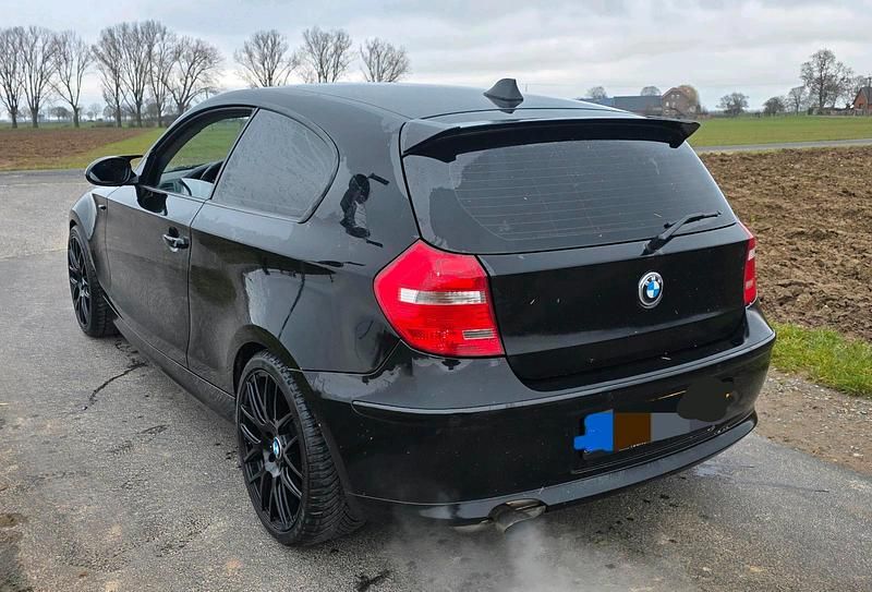 Gebraucht BMW 116 122 PS (89 kW) 2009 Schwarz Kleinwagen