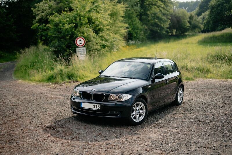 Schwarz Gebraucht 2009 BMW 118 Kleinwagen | 5.990 € (Etwas zu teuer) - Bild 1/4