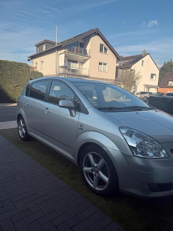 Grau Gebraucht 2006 Toyota Corolla Verso Van / Kleinbus | 3.000 € (Fairer Preis) - Bild 1/4