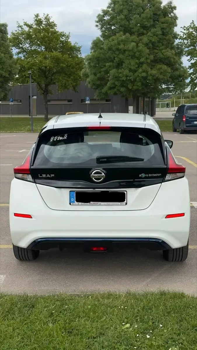 Gebraucht Nissan Leaf 110 kW (150 PS) 2022 Weiß Kleinwagen