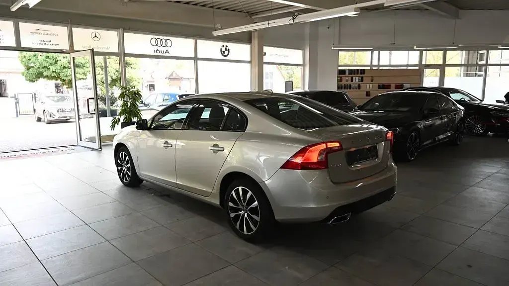 Gebraucht Volvo S60 Linje Svart 152 PS (111 kW) 2018 Gold Limousine