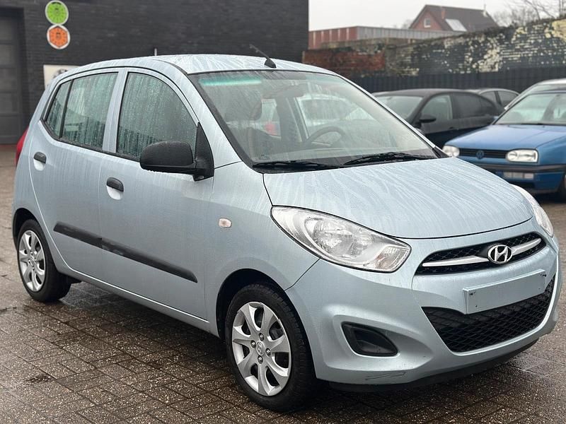Gebraucht Hyundai i10 69 PS (50 kW) 2013 Blau Kleinwagen