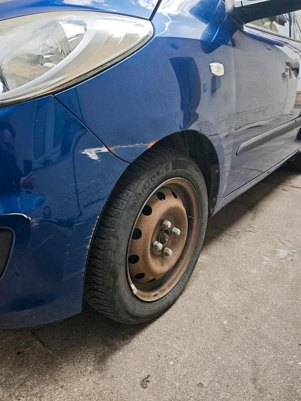 Gebraucht Hyundai i10 69 PS (50 kW) 2012 Blau Kleinwagen