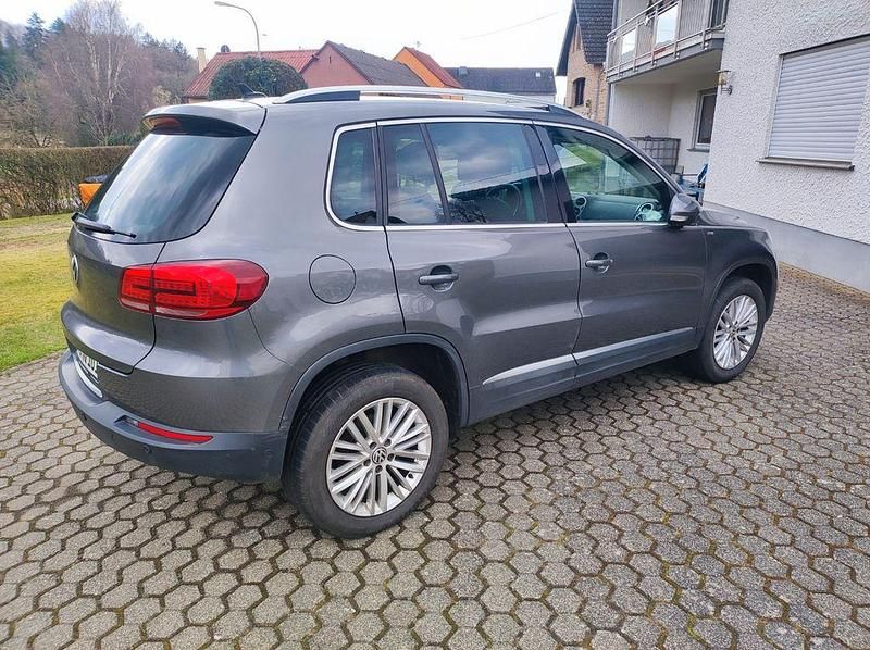 Gebraucht VW Tiguan Cup 140 PS (102 kW) 2015 Grau SUV