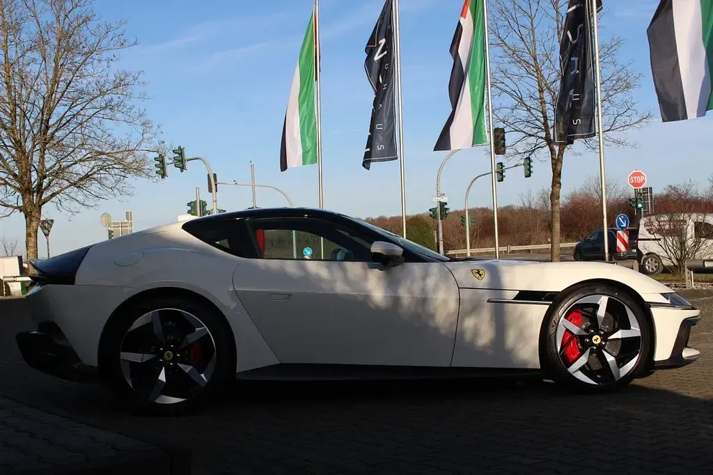 Nouă Ferrari 12 Cilindri 829 CP (609 kW) 2026 Alb