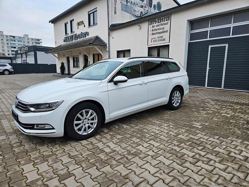 Weiß Gebraucht 2016 VW Passat Comfortline Kombi | 7.290 € (Fairer Preis) - Bild 1/4