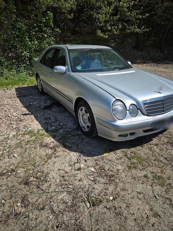 Gebraucht Mercedes E240 170 PS (125 kW) 2001 Silber Limousine