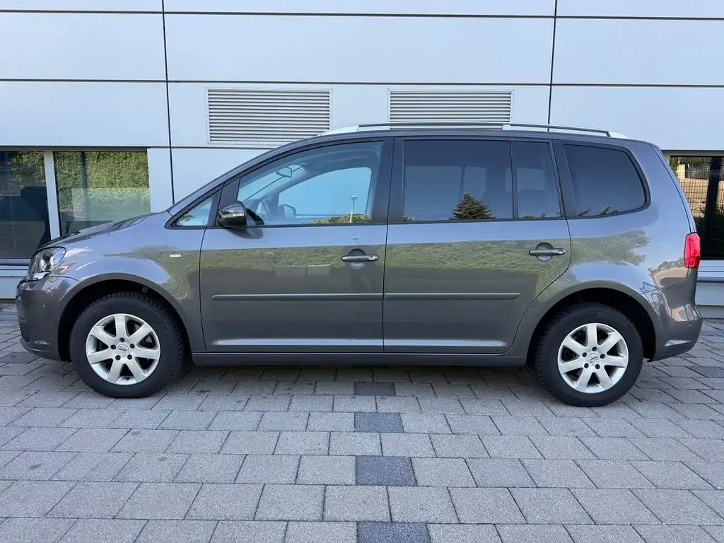 Gebraucht VW Touran Cup 105 PS (77 kW) 2014 Grau Van / Kleinbus