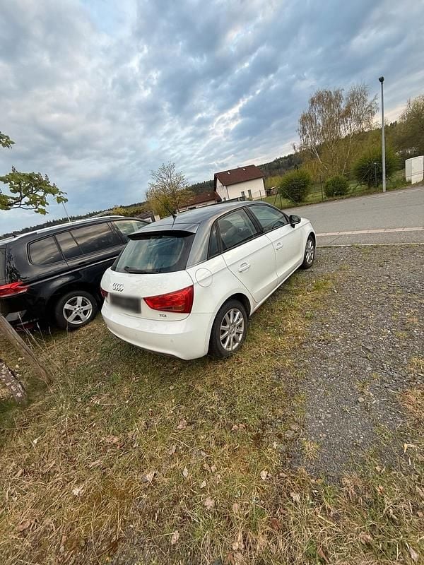 Gebraucht Audi A1 101 PS (74 kW) 2012 Weiß Kleinwagen