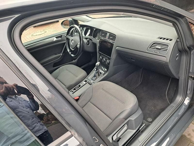 Gebraucht VW Golf 100 kW (136 PS) 2020 Grau Limousine