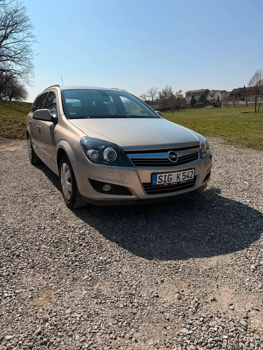 Gebraucht Opel Astra 116 PS (85 kW) 2010 Silber Kombi