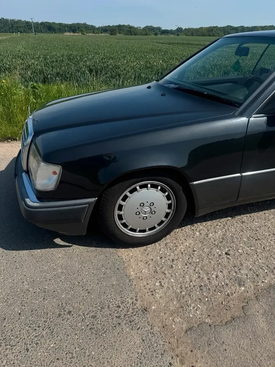 Gebraucht Mercedes 220 150 PS (110 kW) 1993 Schwarz Coupé