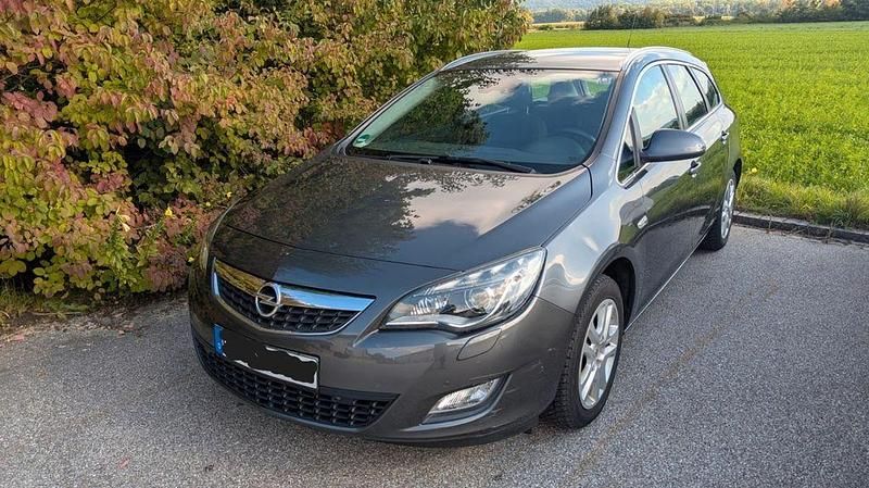 Grau Gebraucht 2011 Opel Astra Innovation Kombi | 3.900 € (Guter Preis) - Bild 1/4