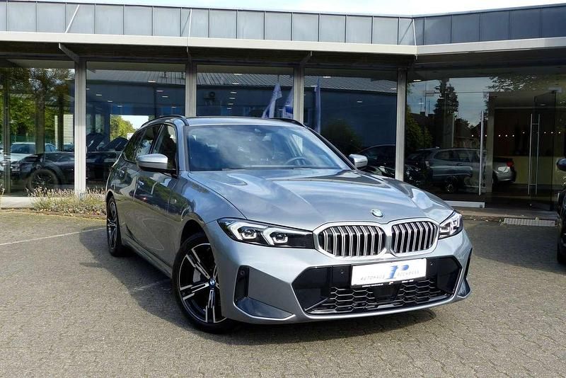 Skyscraper grau metallic Gebraucht 2024 BMW 330 M Sport Kombi | 38.880 € (Superpreis) - Bild 1/4