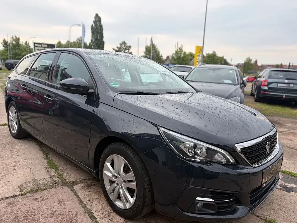 Gebraucht Peugeot 308 SW Active 131 PS (96 kW) 2019 Grau Kombi
