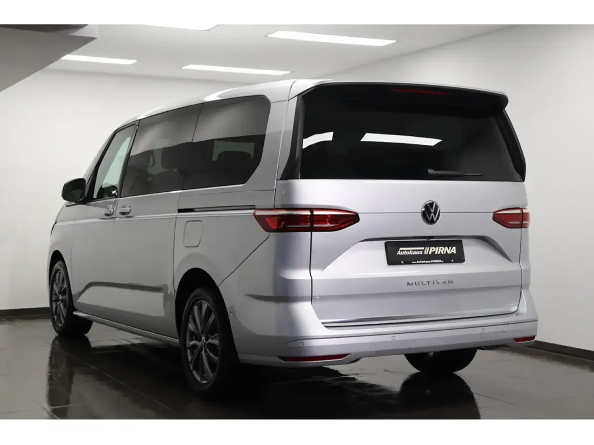 Gebraucht VW Multivan Style 150 PS (110 kW) 2025 Van / Kleinbus