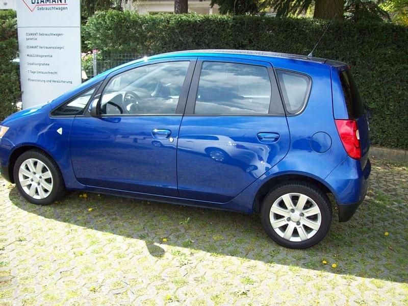 Gebraucht Mitsubishi Colt Invite 95 PS (69 kW) 2009 Antillenblau Kleinwagen