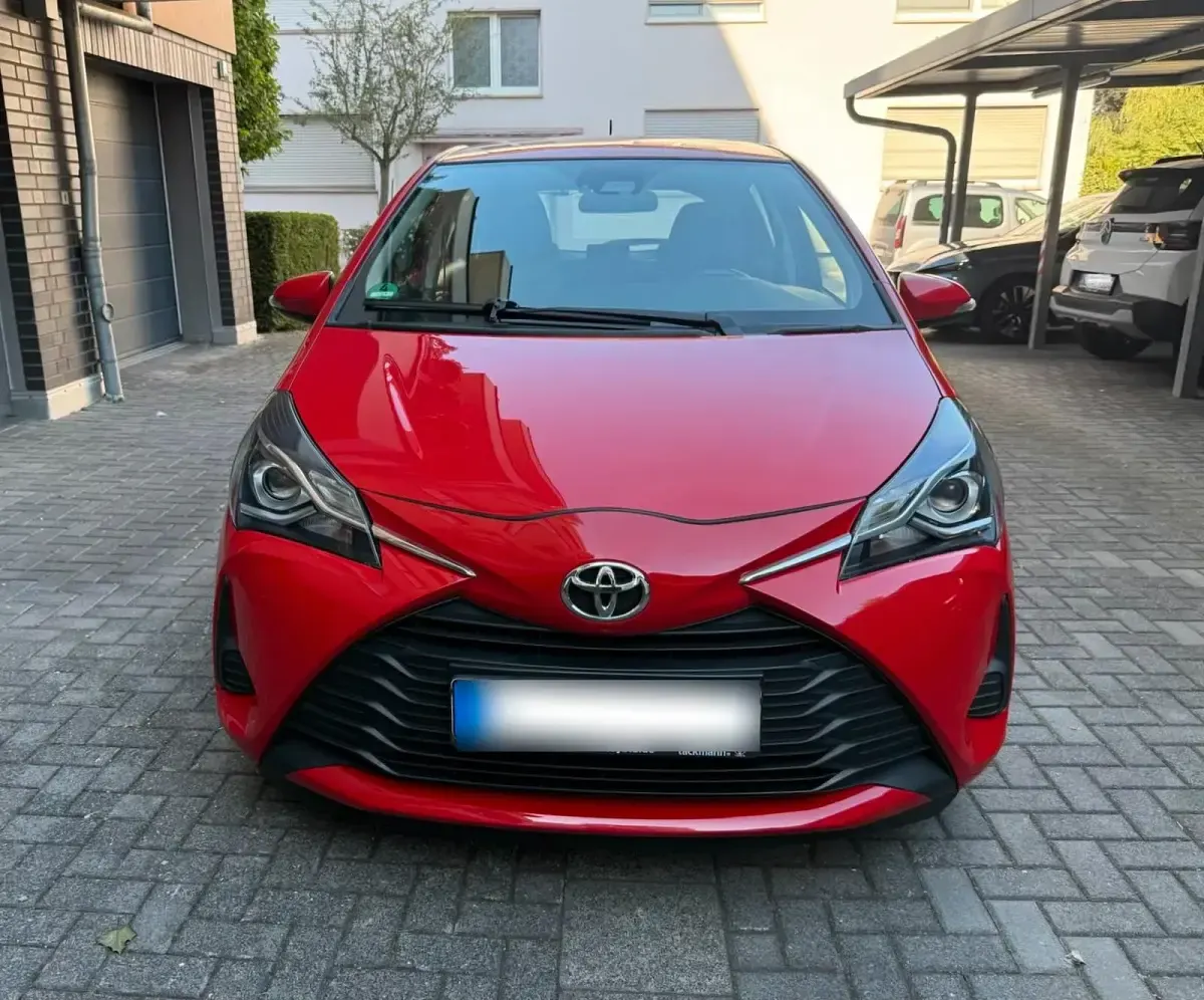 Gebraucht Toyota Yaris 69 PS (50 kW) 2018 Rot Kleinwagen