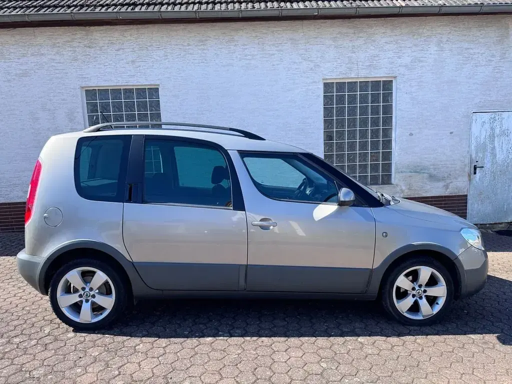 Gebraucht Skoda Roomster Scout 86 PS (63 kW) 2013 Beige Kombi