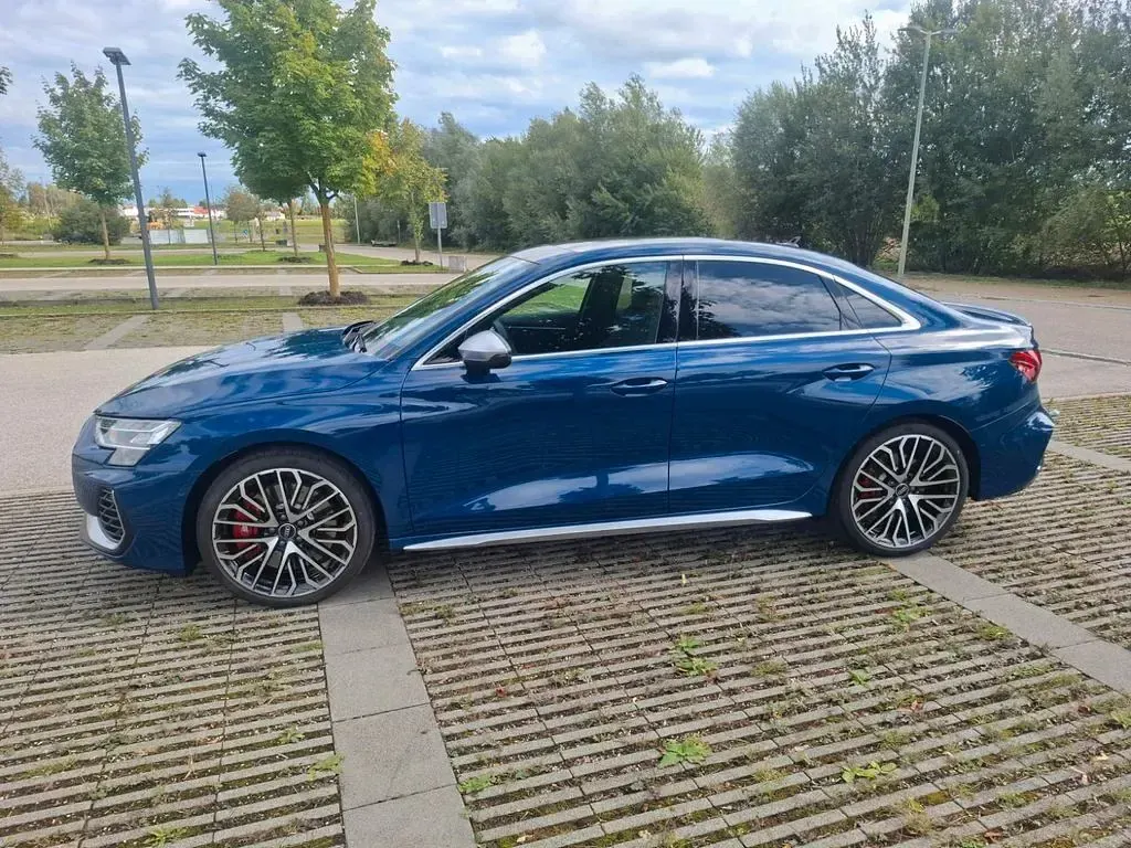 Gebraucht Audi S3 Sport 333 PS (244 kW) 2024 Blau Limousine