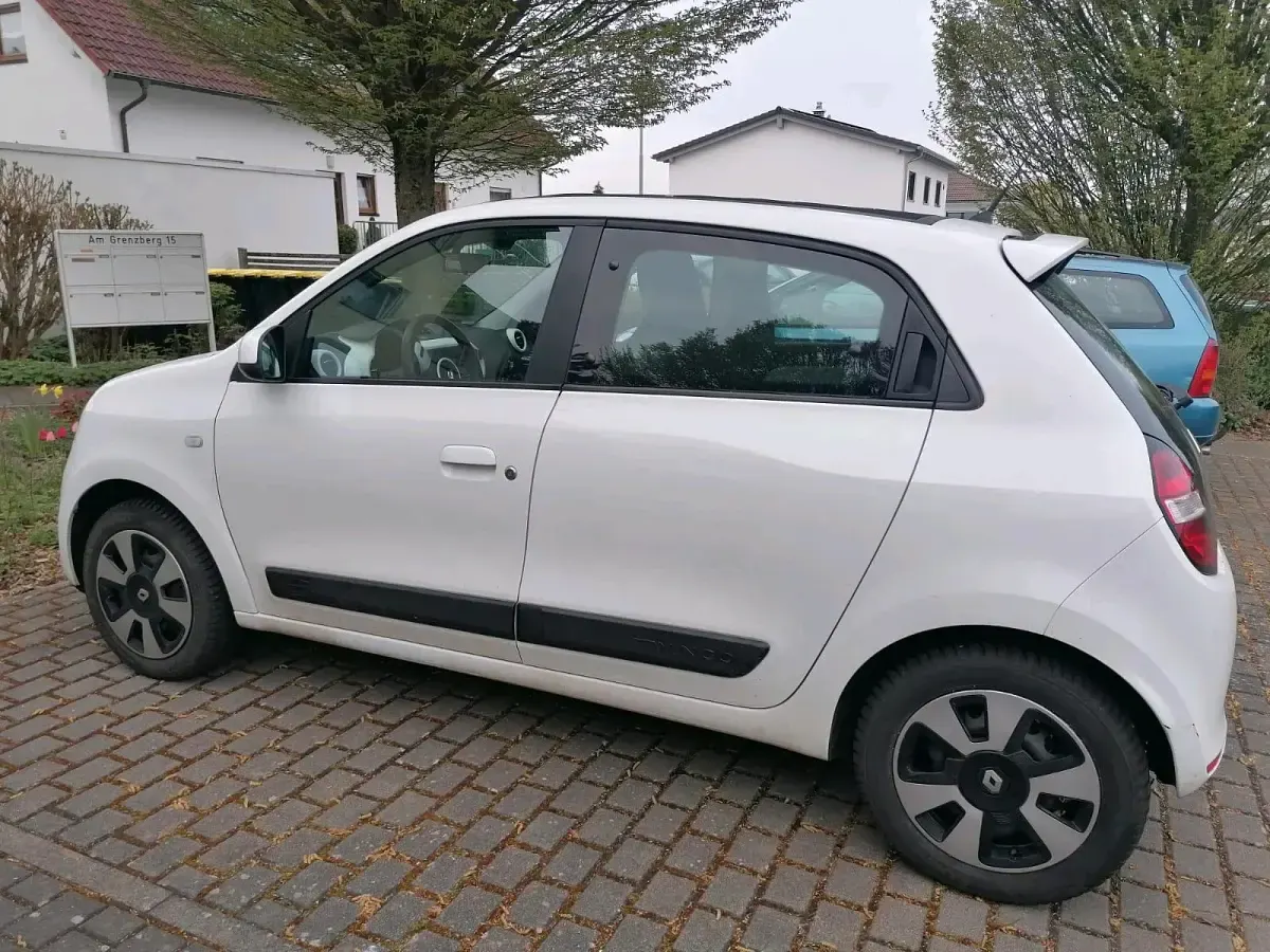 Second-hand Renault Twingo 90 CP (66 kW) 2015 Alb Hatchback