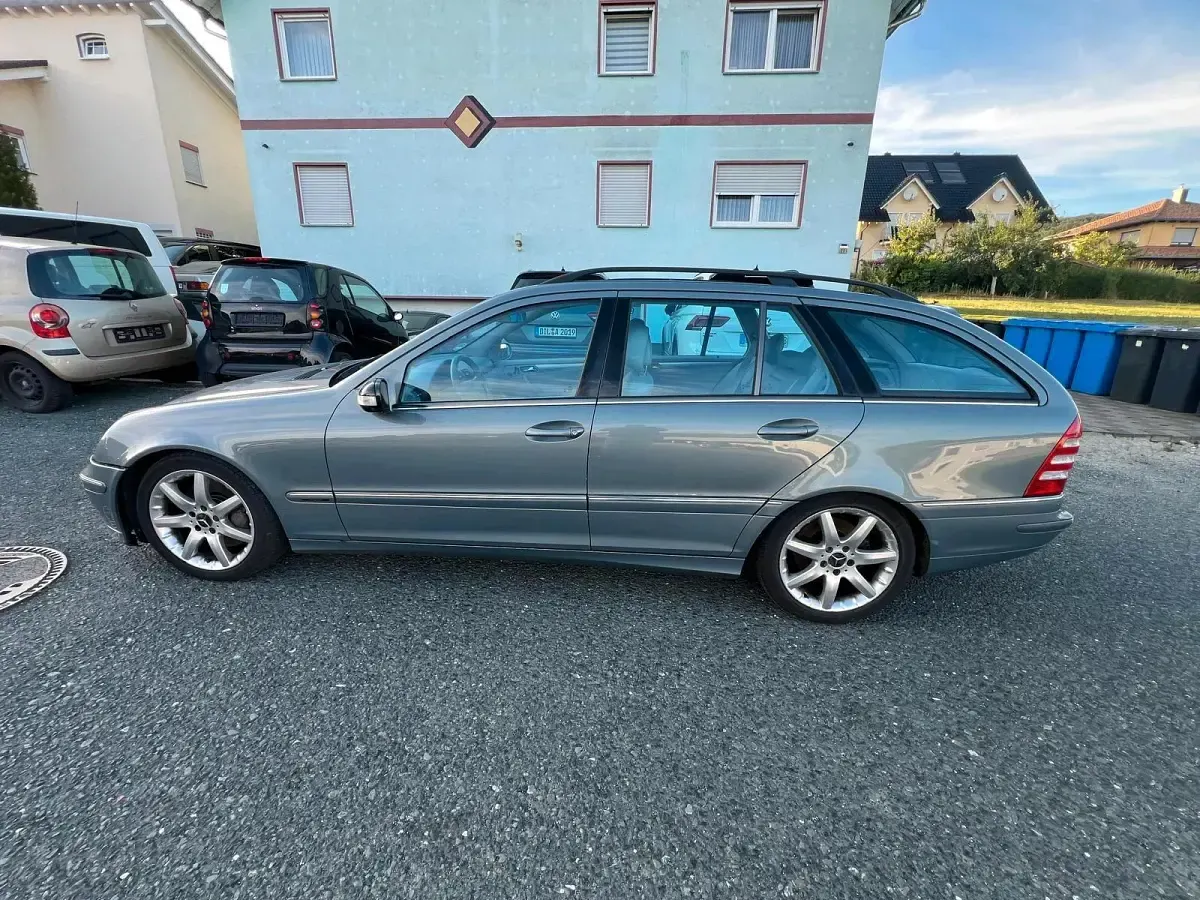 Gebraucht Mercedes C320 Avantgarde 224 PS (164 kW) 2005 Blau Kombi