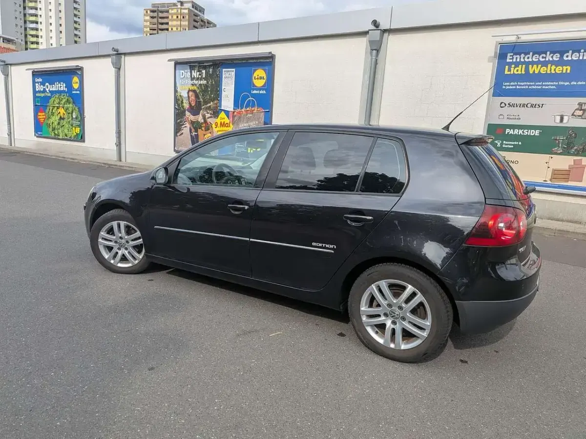 Gebraucht VW Golf V Edition 102 PS (75 kW) 2008 Schwarz Kleinwagen